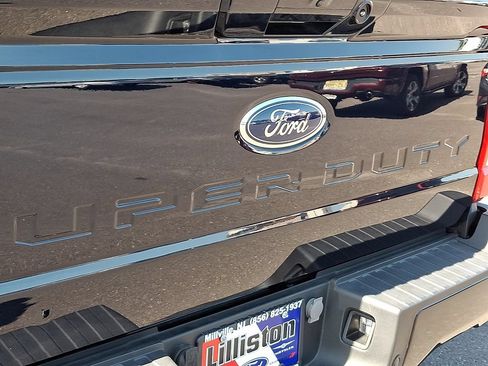 Used 2023 Ford F250 XLT w/ XLT Premium Package AWD/4WD image 9