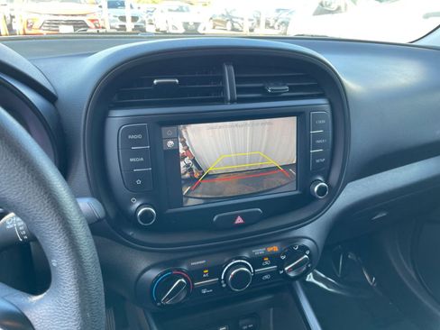 Used 2025 Kia Soul LX w/ LX Technology Package image 22
