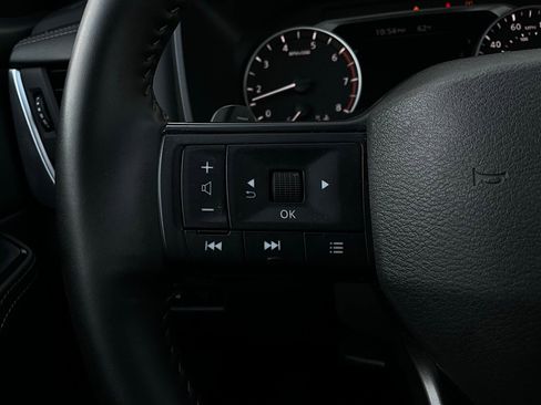 Used 2025 Nissan Rogue SV image 33