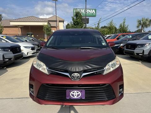 Used 2020 Toyota Sienna LE FWD image 2