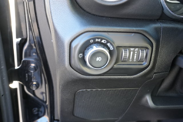 Used 2021 Jeep Wrangler Unlimited Sahara AWD/4WD image 24