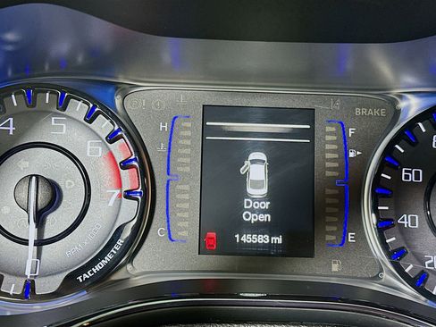 Used 2015 Chrysler 200 S FWD image 18