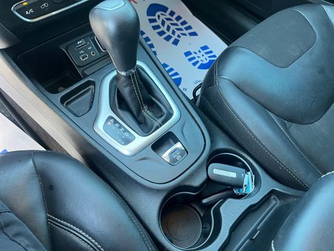 Used 2018 Jeep Cherokee Latitude Plus image 32