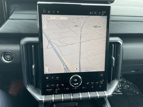 Used 2025 GMC Acadia AT4 w/ Luxury Package image 15