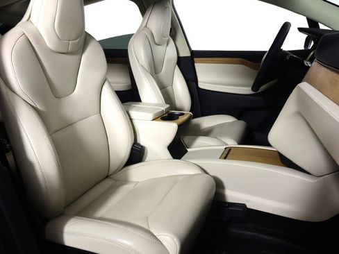 Used 2018 Tesla Model X 75D image 39