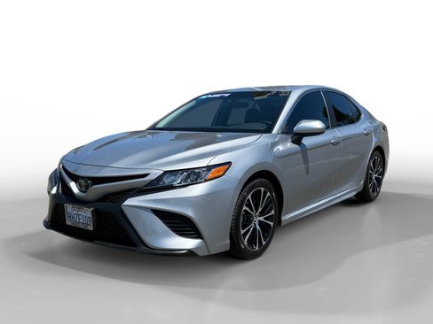 Used 2019 Toyota Camry SE FWD image 1