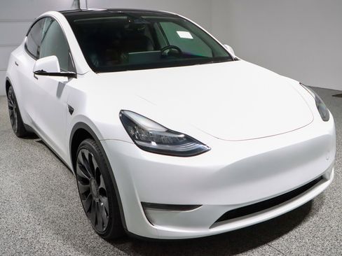 Used 2023 Tesla Model Y Long Range image 5