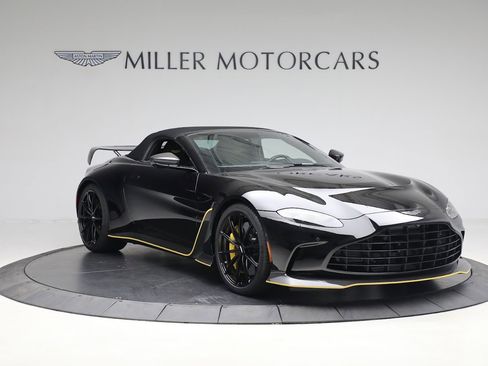 Used 2023 Aston Martin V12 Vantage Roadster image 18