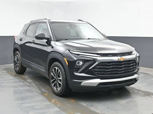 Used 2024 Chevrolet TrailBlazer LT FWD image 2