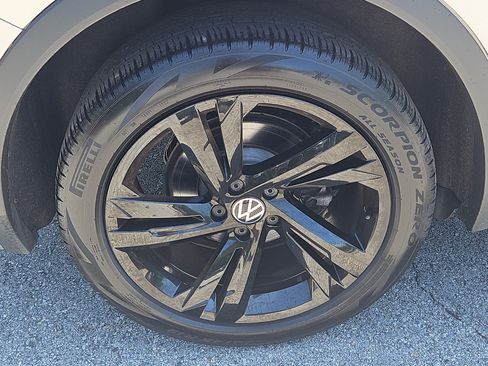 Certified 2024 Volkswagen Tiguan SE R-Line AWD/4WD image 12
