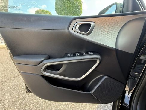 Used 2022 Kia Soul LX FWD image 26