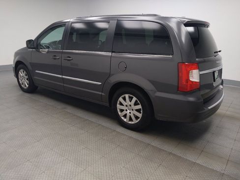 Used 2016 Chrysler Town & Country Touring FWD image 3