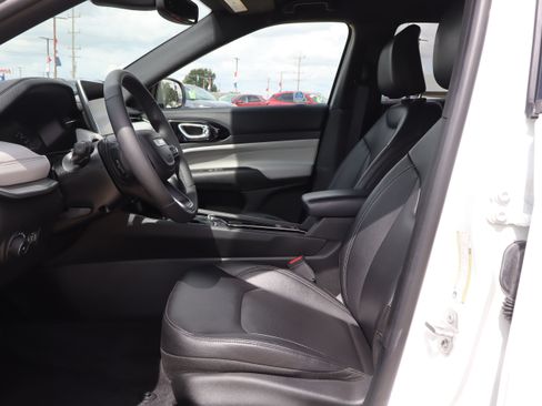 Used 2025 Jeep Compass Limited AWD/4WD image 9