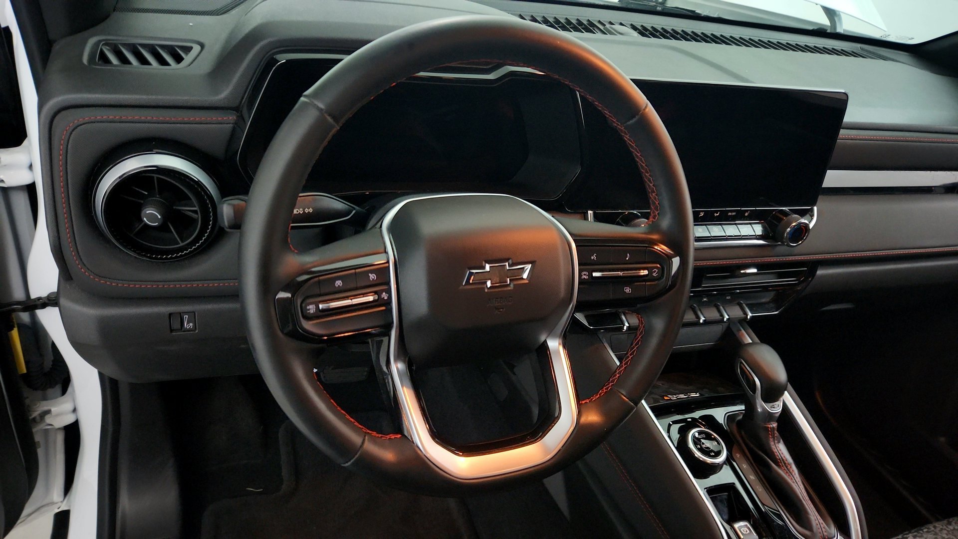 Used 2024 Chevrolet Colorado Z71 AWD/4WD image 18