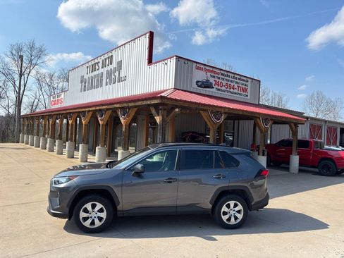Used 2021 Toyota RAV4 LE image 2