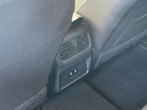 Used 2025 Nissan Rogue SV FWD image 24
