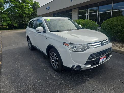 Used 2015 Mitsubishi Outlander GT AWD/4WD image 1