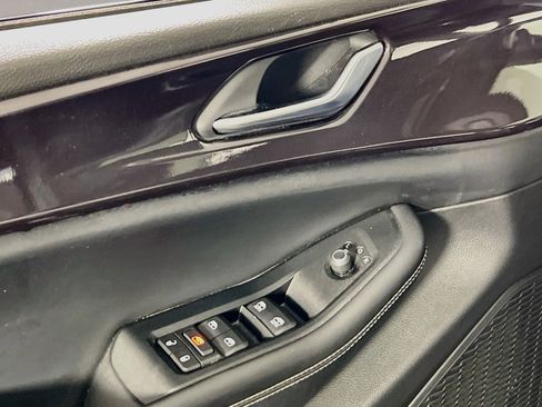 Used 2023 Jeep Grand Cherokee Altitude AWD/4WD image 17