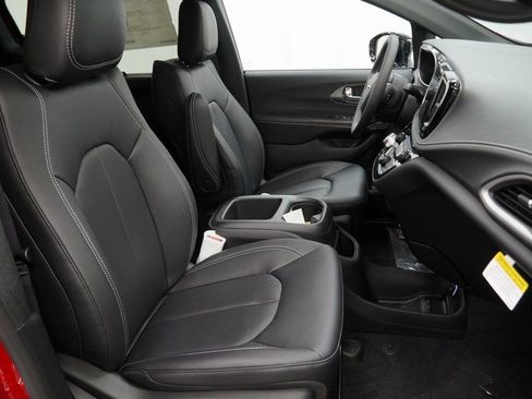 New 2026 Chrysler Pacifica Select image 31