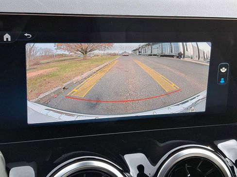 Used 2025 Mercedes-Benz GLA 250 4MATIC image 14