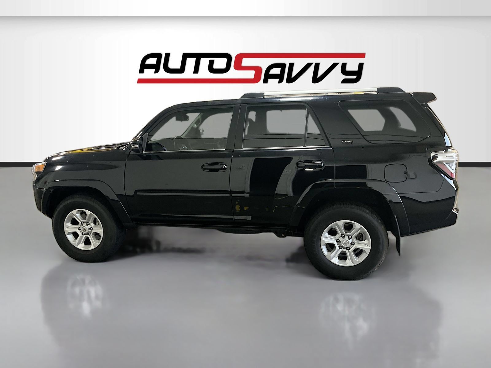 Used 2024 Toyota 4Runner SR5 Premium w/ Moonroof Package AWD/4WD image 4