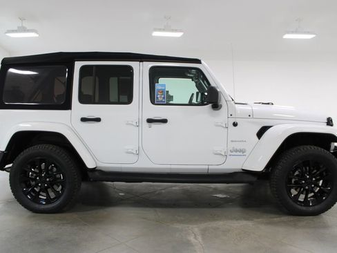 Used 2023 Jeep Wrangler Unlimited Sahara w/ Cold Weather Group AWD/4WD image 13