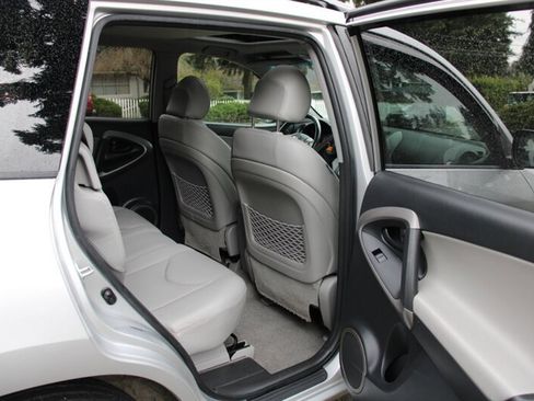 Used 2007 Toyota RAV4 Limited image 6