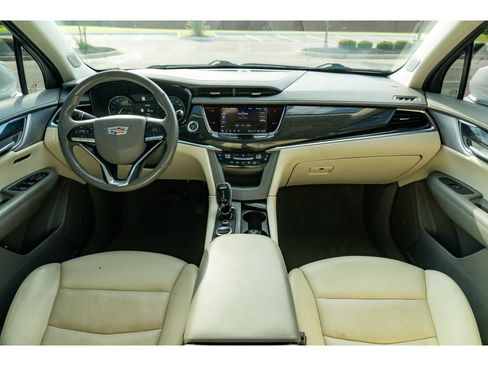Used 2023 Cadillac XT6 Premium Luxury FWD image 21