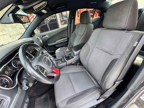 Used 2018 Dodge Charger R/T image 9