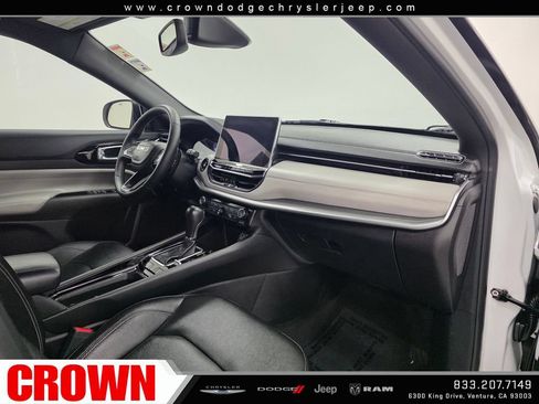 Used 2025 Jeep Compass Limited AWD/4WD image 12