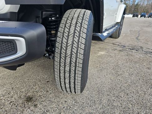 New 2026 Jeep Wrangler Unlimited Sahara AWD/4WD image 30