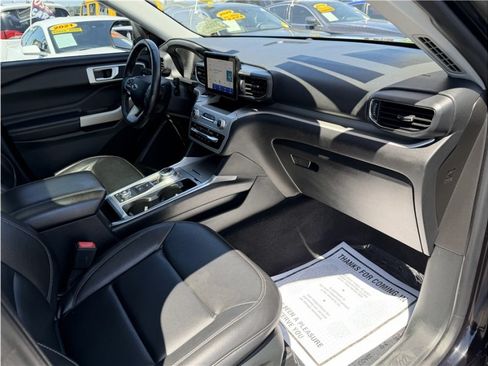 Used 2020 Ford Explorer XLT w/ Equipment Group 202A AWD/4WD image 29