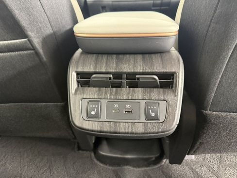 Used 2024 Nissan Ariya AWD image 14