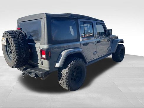 Used 2018 Jeep Wrangler Unlimited Sahara image 4