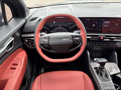 New 2026 Kia Sportage SX FWD image 17