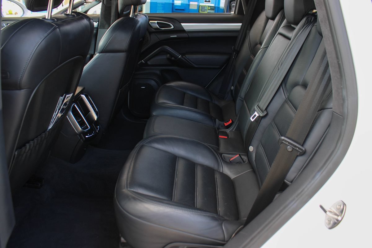 Used 2015 Porsche Cayenne Turbo AWD/4WD image 18