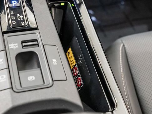 Used 2025 Toyota Prius Limited w/ Limited Premium Package FWD image 22
