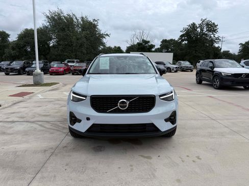 Certified 2026 Volvo XC40 B5 Plus AWD/4WD image 8