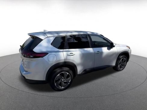 Used 2025 Nissan Rogue SV FWD image 12