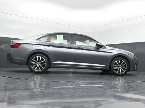 Used 2026 Volkswagen Jetta SE FWD image 39