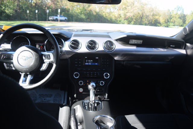 Used 2017 Ford Mustang Coupe RWD image 21
