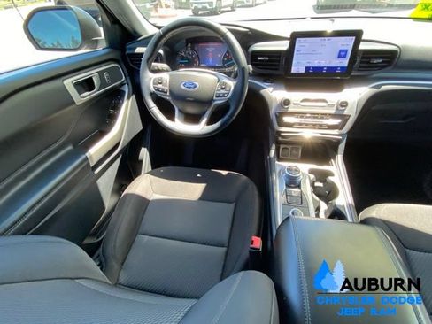Used 2022 Ford Explorer XLT AWD/4WD image 28