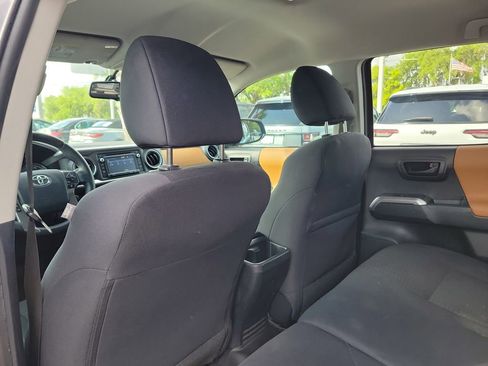 Used 2017 Toyota Tacoma SR5 w/ Tow Package RWD image 12