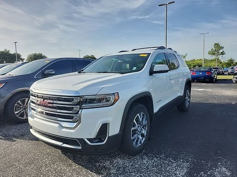 Used 2023 GMC Acadia SLT w/ Technology Package FWD image 9