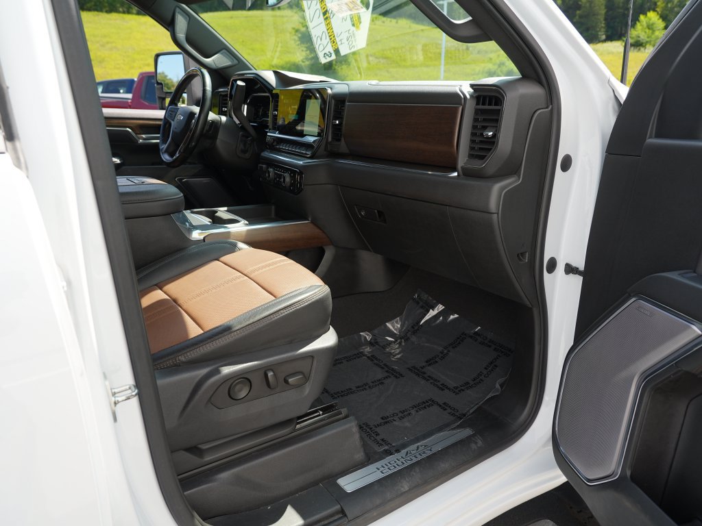 Certified 2024 Chevrolet Silverado 3500 High Country w/ LPO, Dark Essentials Package AWD/4WD image 29