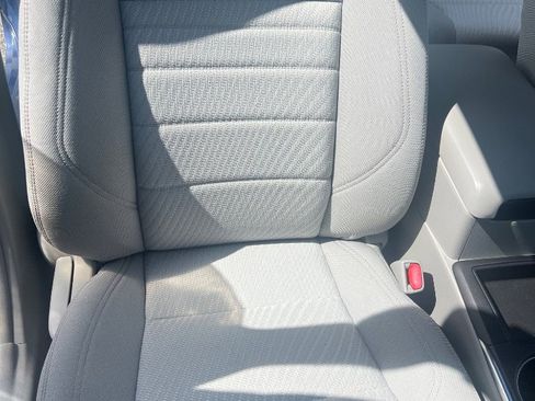 Used 2017 Toyota Camry LE image 34