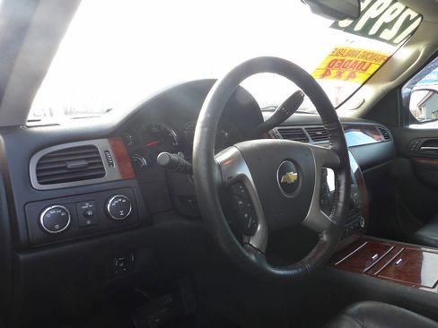 Used 2012 Chevrolet Avalanche LTZ image 6