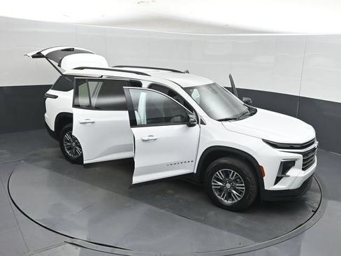 Used 2026 Chevrolet Traverse LT FWD image 62