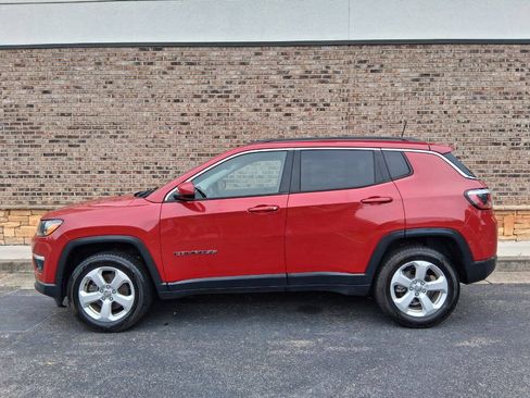 Used 2020 Jeep Compass Latitude AWD/4WD image 2