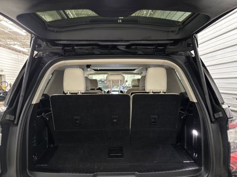 Used 2019 Ford Expedition Platinum image 36